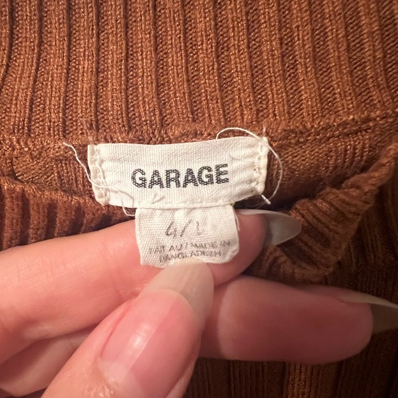 Garage caramel ribbed mock neck - Picture 2 of 2